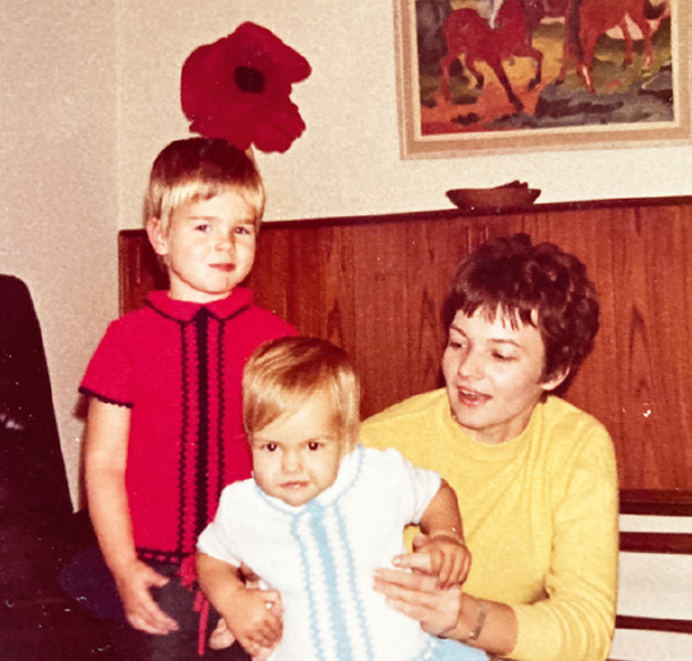 Wohnung 1970 Mutter mit zwei Kindern